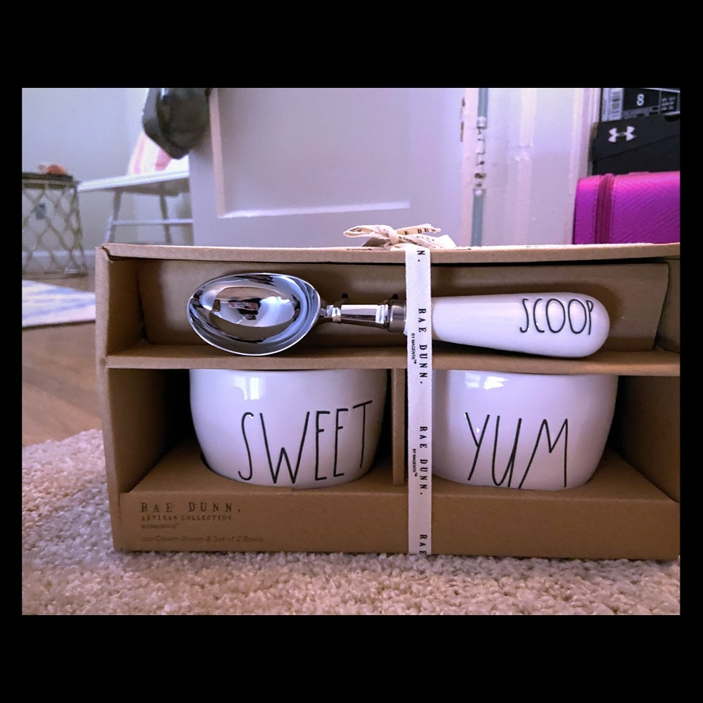 Rae Dunn ice cream bowls and scoop set
